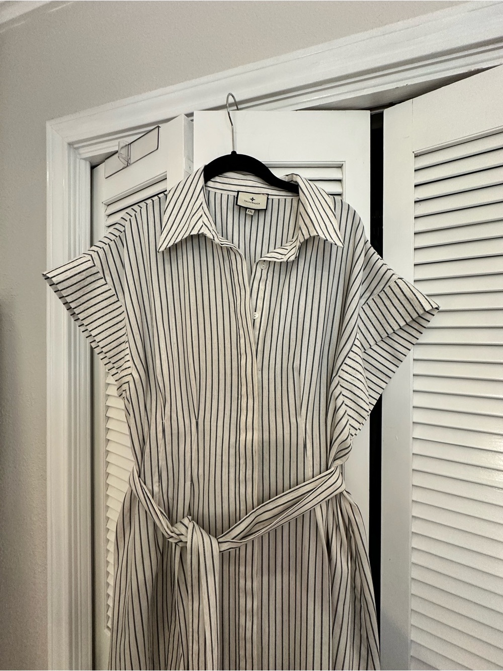 Tuckernuck Linen Stripe Callie Dress Striped Tie-Waist Maxi Dress - White/Black - Picture 4 of 5